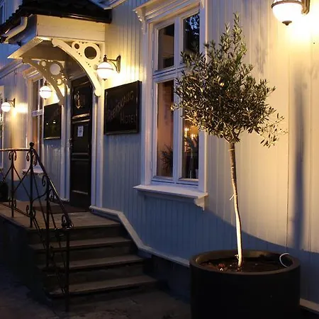 Hotell Reenskaug 3*