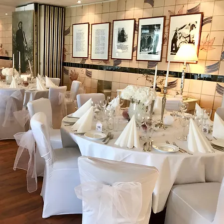 Hotel Reenskaug 3*
