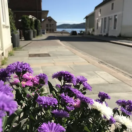 Hotel Reenskaug 3*