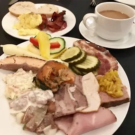 Hotel Reenskaug 3*