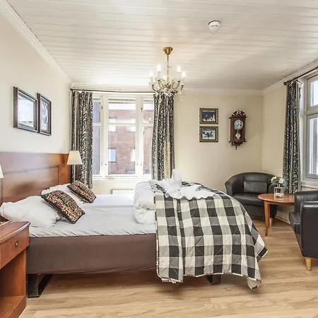 Hotell Reenskaug 3*